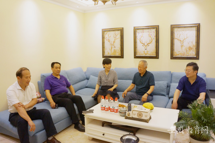 宿州学院“七一”前夕看望慰问老干部老党员(图5)