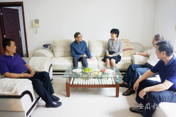 宿州学院“七一”前夕看望慰问老干部老党员(图6)